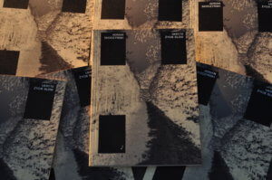 sinolog, tłumacz oraz promotor kultury chińskiej. Absolwent Filologii–sinologii na KUL i Handlu międzynarodowego na Chongqing University. W latach 2021-2025 pracownik Instytutu Polskiego – Wydziału Kultury Ambasady RP w Pekinie. Publikował w Nowym Napisie, Akcencie, Magazynie Zakład i Tlenie Literackim. Szczęśliwy mieszkaniec Chińskiej Republiki Ludowej.