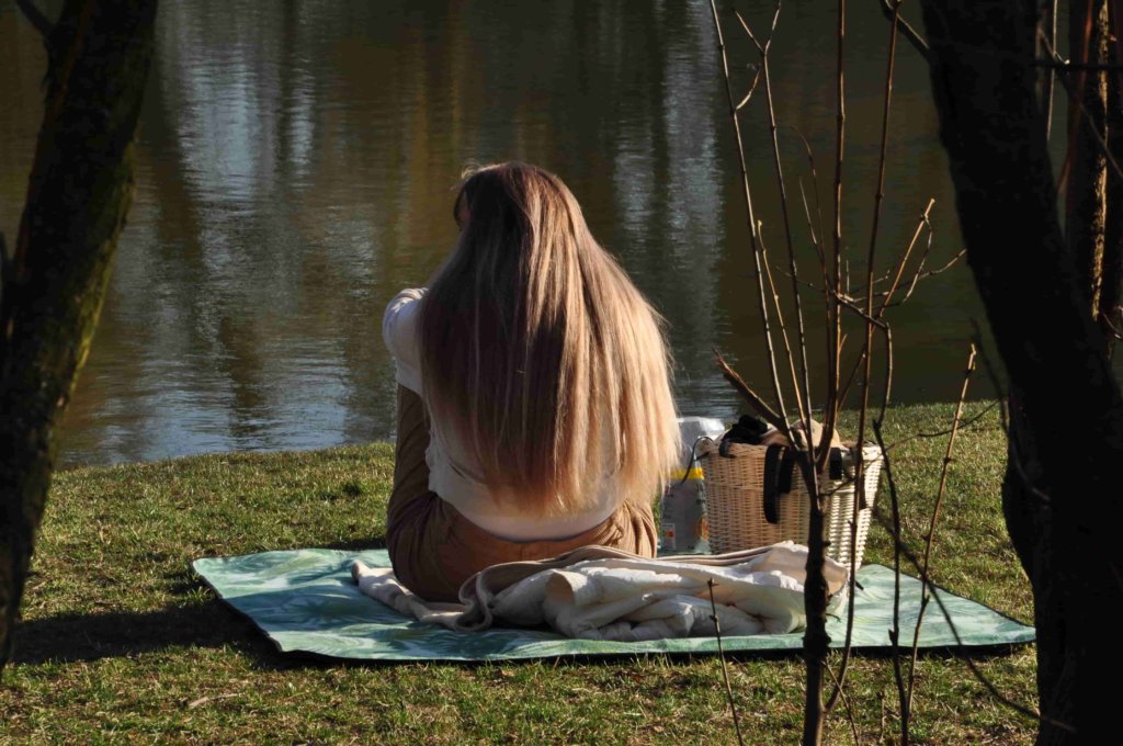 Recenzja. Film. Poezja współczesna. Pismo literackie i wydawnictwo.