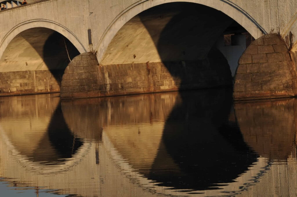 Poezja współczesna. Pismo literackie i wydawnictwo.
